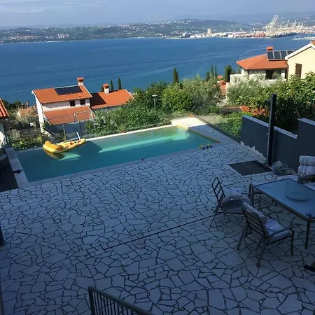 فيلة Liams Mansion
